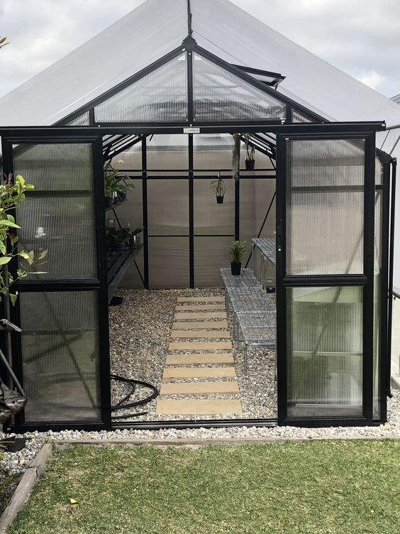 Tại sao lại sử dụng tấm nhựa polycarbonate làm nhà kính? 3 Tấm nhựa polycarbonate làm nhà kính