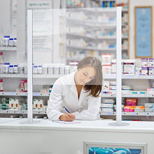 Vách ngăn bằng tấm nhựa poly trong suốt 4 vach ngan trong suot tai nha thuoc Vách ngăn bằng tấm nhựa poly trong suốt